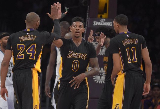 手递手转身 手递手转身